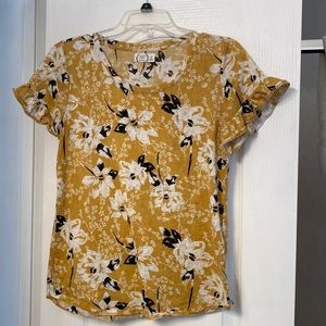 Floral top with ruffle sleeves